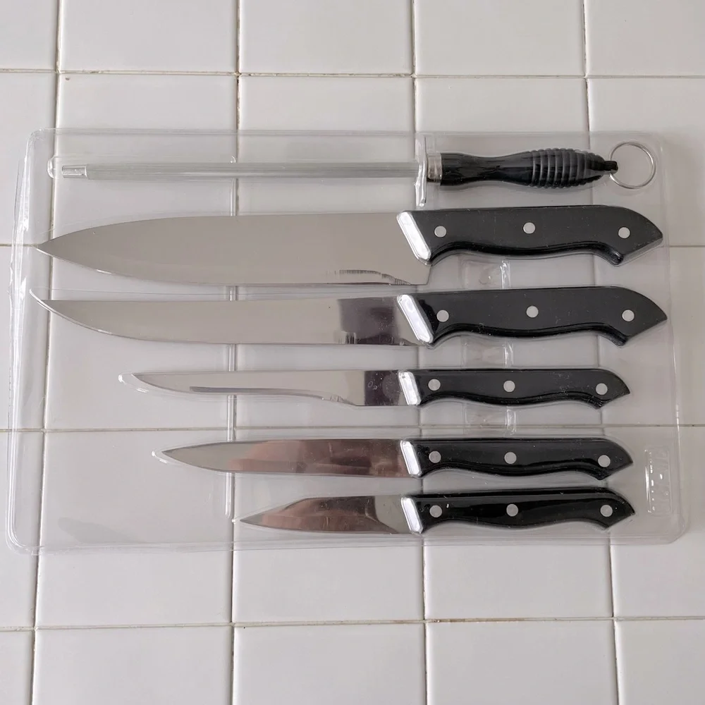 OMAHA STEAKS Cutlery Set with Cutting Board Seven Piece Set